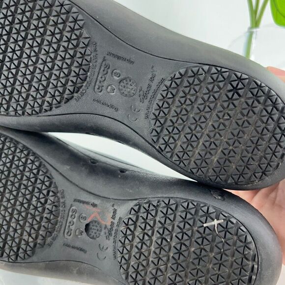 CROCS Women's At Work Flat Size 8 Black Slip On Shoe Barista Server Front Desk - Picture 10 of 11